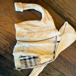 Toddler original Burberry sweater in great condition